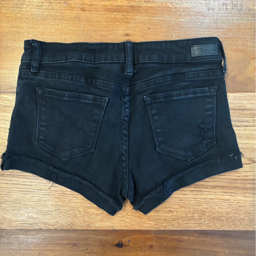 STS Blue Mid Rise Distressed Cuffed Stretch Jean Shorts Black Size 26 Stretch - Picture 2 of 7